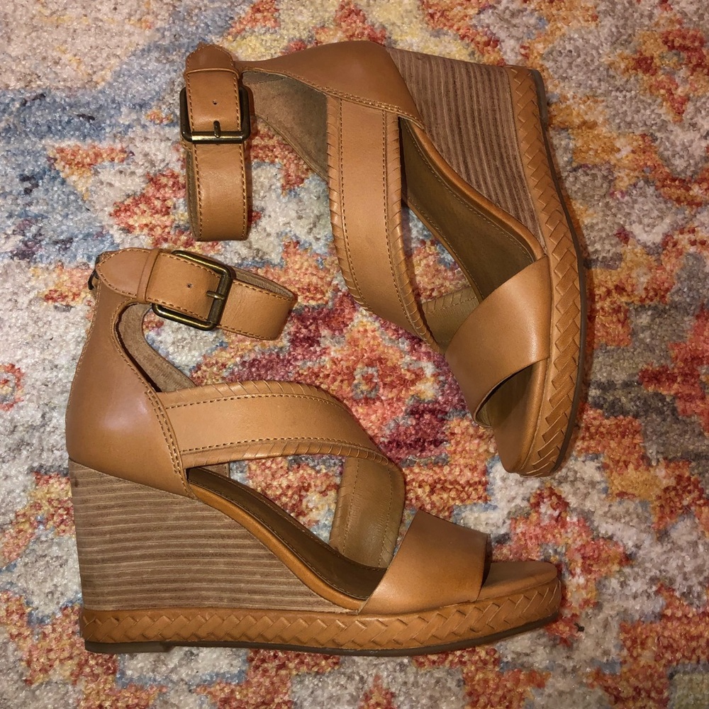 FRYE: Riviana Feather Wedge